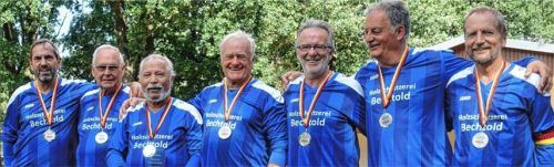 Das erfolgreiche ESV-Team: Karl Baudrexl, Erich Kreuzer, Klaus Bechthold, Sigi Bernt, Lothar Link, Günter Hebling und Sepp Waritschlager (von links).Foto Weiß