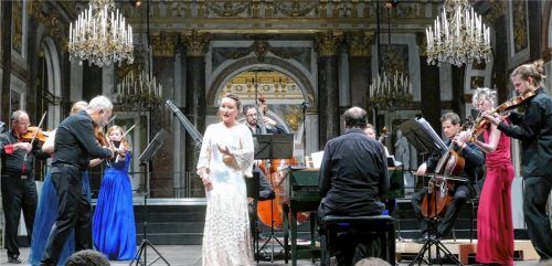 Das Kammerorchester Basel mit dem Sologeiger Stefano Barneschi begleitete Julia Lezhneva bei barocken Liebes-Arien.