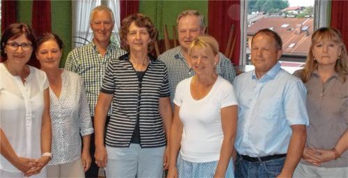 Das Sozialwerk Simssee unter neuer Führung: Vorsitzende Marianne Loferer, Kassierin Katharina Strasser, Riederings Dritter Bürgermeister Dominik Summerer, die Beiräte Irmi Weber, Josef Winkler und Barbara Fischer, sowie Zweiter Vorsitzender Karl Rothmayer und Schriftführerin Martina Bühler-Karsuke (von links).Foto Niessen