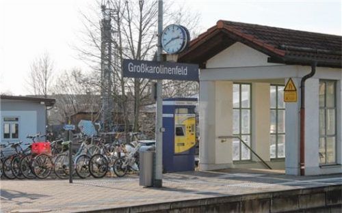 Der Bahnhof in Großkarolinenfeld: Für viele Pendler eine wichtige Verbindung nach München.Foto heinz