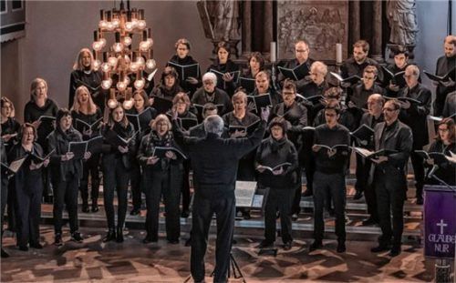Der „Cantus Visurgis“ aus Bremen tritt in Kraiburg auf.Foto  re
