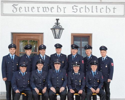 Der Festausschuss wurde im November 2016 gebildet. Oben von links nach rechts: Maximilian Thaller, Sebastian Freundl, Peter Thaller, Rupert Hundseder, Peter Machl, Werner Grill und Lukas Seidinger. Unten von links nach rechts: Hans Thaller, Andreas Thaller (stellvertretender Vorsitzender), Alexander Zettl (Vereinsvorsitzender), Sepp Hundseder, Martin Hundseder. Foto  Zenz