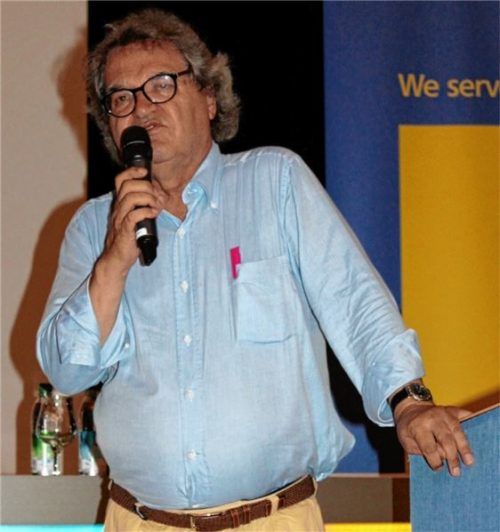 Der langjährige Focus-Chefredakteur Helmut Markwort bei seinem Auftritt in Bad Endorf.Foto Heinz