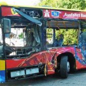 Traktor gegen Bus
