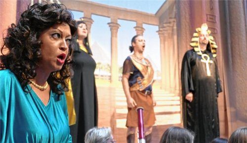 „Aida“ gab es im Ameranger Schlosshof. Foto janka