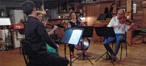 Die Musiker boten dem Publikum ein beglückendes Konzert mit Musik von Wolfgang Amadeus Mozart, Bela Bartók, Anton Webern und Johannes Brahms. Foto Füchtner