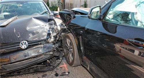 Ein 33-jähriger Münchner krachte mit seinem VW gegen den BMW eines Söchtenauers.