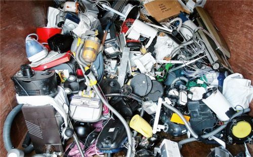 Elektroschrott muss fachgerecht recycelt werden. Seit 15. August fallen zusätzliche Produkte unter diese gesetzliche Vorgabe.Foto dpa