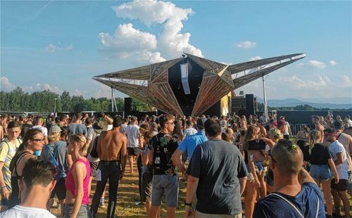 Friedlich war der Verlauf des Echelon auch aus Sicht der Polizei. Foto  Stache