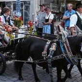 Gewinnspiel: Wer darf beim Wiesn-Einzug in der Ponykutsche mitfahren?