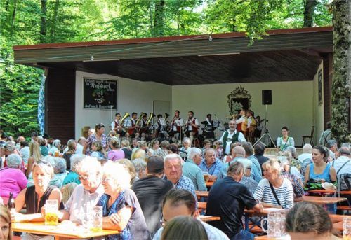 Hunderte Besucher beim Waldfest in Nußdorf