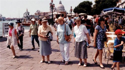 In Mehrtagesfahrten standen früher (hier ein Bild aus dem Jahr 1995) auch schon einmal Verona mit der Arena und anschließend Venedig auf dem Programm.