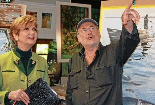 Letzte Besprechungen fürs Bankerl: Caroline Reiber und der Aschauer Kunstmaler Franz Josef Feistl. Foto H. Reiter