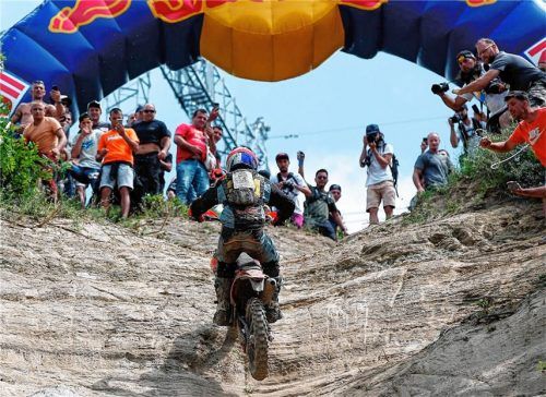 Manuel Lettenbichler in Rumänien bei einer spektakulären Felsauffahrt.Foto WESS