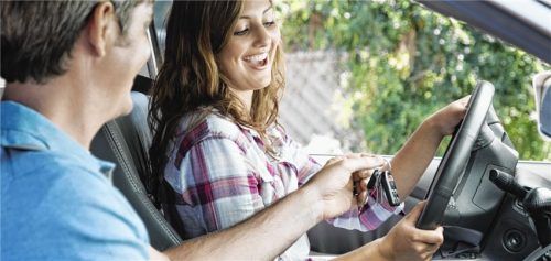 Mit 17 darf man schon begleitet fahren. Foto Getty Images