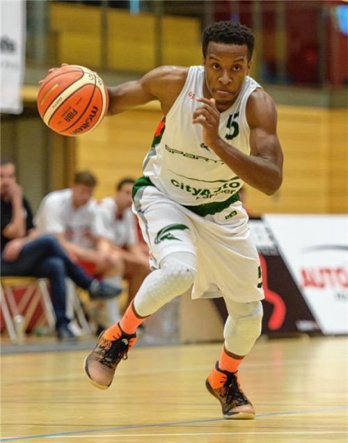 Mit vollem Einsatz voran: SBR-Kapitän Jguwon Hogges. Foto  Burger