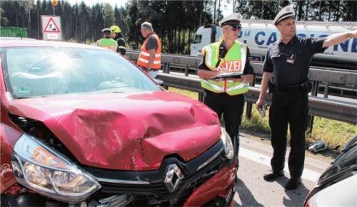 Neun Fahrzeuge waren in zwei Auffahrunfälle verwickelt, die sich am Donnerstag auf der Autobahn Salzburg-München ereigneten.Foto reisner