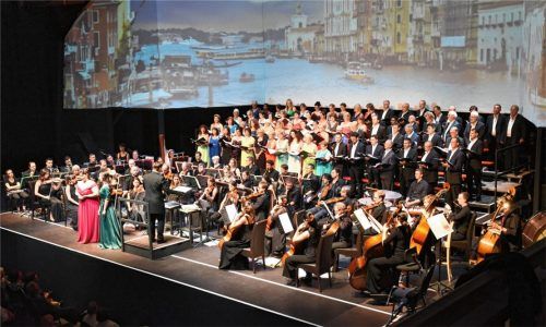 Nicht nur Masse an Künstlern, sondern auch Klasse bei den Darbietungen bot das „Finale Grande“ des diesjährigen Opernfestivals auf Gut Immling. Fotos re