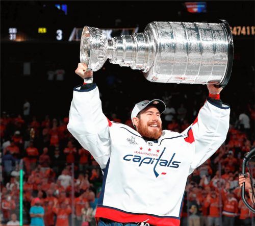 Philipp Grubauer präsentiert heute den Stanley-Cup