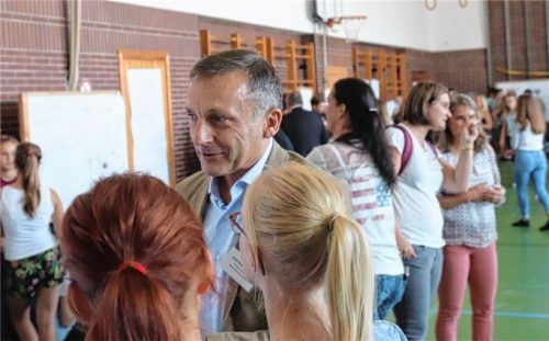 Raublings Bürgermeister Olaf Kalsperger war einer der Gesprächspartner bei den Diskussionsrunden mit den Jugendlichen.Foto re