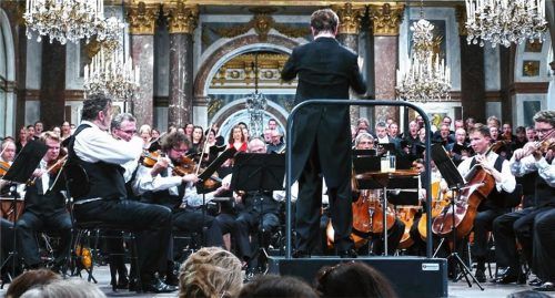 Roberto Abbado dirigierte Chor und Orchester der „Klangverwaltung“ in Beethovens 9. Sinfonie. Fotos Janka