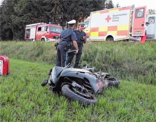 Schwer verletzt wurde der Fahrer dieses Motorrads bei einem Verkehrsunfall nahe Bad Endorf. Foto Reisner