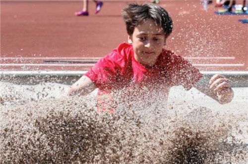 Simon Colin vom TSV 1860 Rosenheim wurde Münchner Vizemeister im Weitsprung der Jugend M13.Foto Stuffer