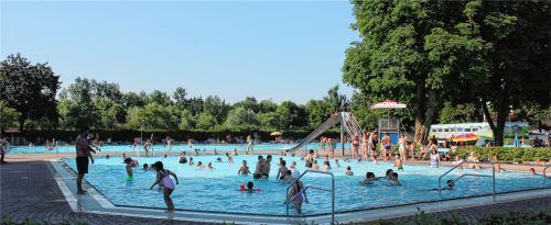 Wegen der Corona-Pandemie blieben viele Freibäder geschlossen: Das Kolbermoorer Freibad öffnete heuer Anfang Juni und schließt am 13. September. Foto archiv