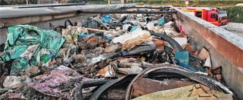 Sperrmüll fängt zu glimmen an