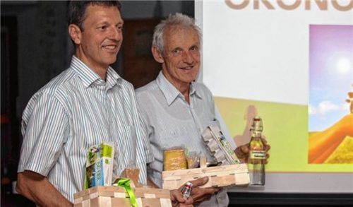 Theo Schneider (links) vom Bund Naturschutz Rosenheim und Harry Colshorn, Biolandbauer und Vorsitzender der Gemeinwohl-Ökonomie Bayern e.V..Foto re