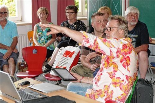 Tobbe Malm bei seinem Vortrag über sein Projekt.Foto hko
