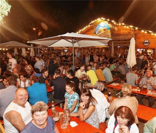 Töginger Volksfest zündet ein Feuerwerk der guten Laune