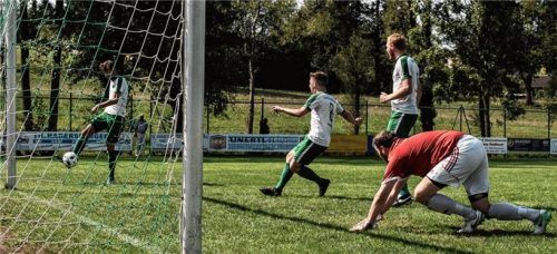 Uli Hubl stand goldrichtig und staubte zur 2:1-Führung der SG ab.Foto Wimmer