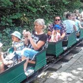 <p>Viel Spaß mit Schwammerlrutsch und Bockerleisenbahn</p>