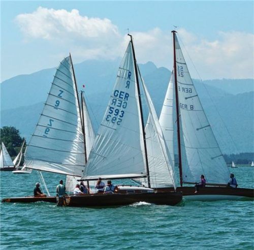 Von den Chiemsee-Plätten bis zu einem 50er-Schärenkreuzer waren viele alte Holzklassen auf dem Chiemsee vertreten.