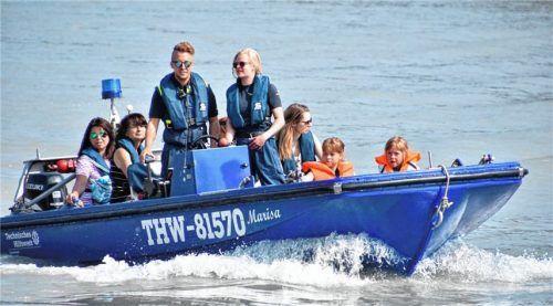 Wieder eine Mordsgaudi beim Inndammfest: Menschenkicker und Bootsfahrten