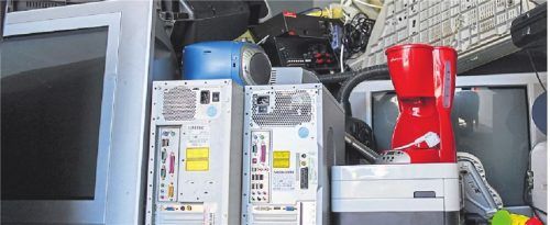 Wohin damit? Elektrogeräte gehören ordentlich entsorgt. Foto dpa/Kalaene, dpa/Anspach