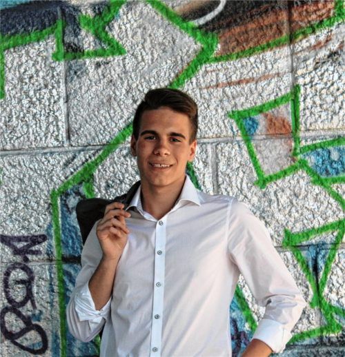 Linken-Kreisrat Dennis Uzon bezichtigt den DGB-Kreisverband um Richard Fischer des Opportunismus.