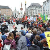 500 Menschen protestieren gegen NPD-Demo