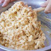 Das aßen die Hallertauer Hopfenpflücker einst: Schweinsbraten mit Kartoffelsalat und Teigknödel