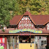 Echte Grabsteine im Freizeitpark