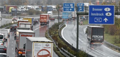 Alle vorliegenden allgemeinen Prognosen gehen davon aus, dass der Schwerverkehr in Bayern in und aus Richtung Brenner zunimmt. Eine stärkere Verlagerung des Aufkommens auf die Schiene soll die Straßen entlasten. Um beurteilen zu können, ob für den Brennerbasistunnel als Nordzulauf eine zweigleisige Neubaustrecke auf bayerischer Seite benötigt wird, fordert die CSU-Bundestagsabgeordnete Daniela Ludwig vom Bundesverkehrsministerium zum wiederholten Mal belastbare Zahlen.Fotos dpa