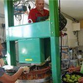 Obst pressen: Die Anfragen kommen von weit her