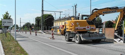 Bis Ende des Jahres dauert die Baumaßnahme am Bahnhof Heufeld noch an. Festiggestellt ist indes bereits der neue Außenbahnsteig. Dieser wird ab heute angefahren.Foto Günther