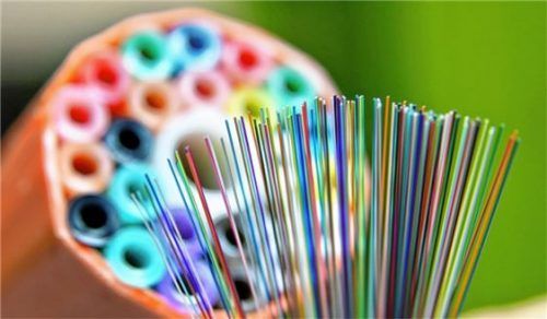 Breitbandkabel. Ihre Verlegung und damit die Versorgung mit schnellem Internet ist in den südöstlichen Landkreisen noch sehr unterschiedlich fortgeschritten. Foto dpa