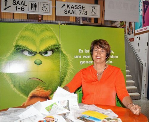 Christine Zücker vom Cinewood zog in Vertretung von Kinobetreiber Thomas Rahnert die Gewinner des Ferienrätsels 2018.Foto  hg