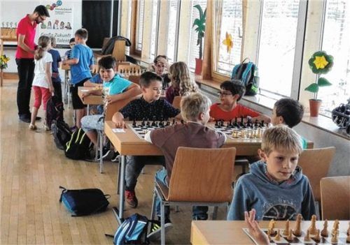 Dank „FitZ“ fand in Rosenheim erstmals ein schulübergreifendes Schachturnier statt. Die teilnehmenden Grundschüler bewiesen große Disziplin.Foto Rosenheimer Schachverein/Rochol