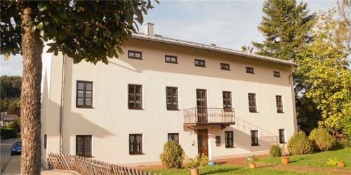 Die Entscheidung, das Aschauer Pfarrhaus der Pfarrpfründestiftung zu überlassen, ist gefallen. Jetzt muss die Pfarrei das Gebäude ausräumen. Wann das Gebäude zum Verkauf ausgeschrieben wird, steht noch nicht fest.Foto  hg