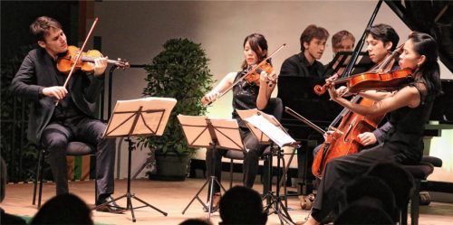 Das Ensemble Quatuor Hermès mit Pianist Nicholas Rimmer interpretierte auf allerhöchstem Niveau Werke von Joseph Haydn, Johannes Brahms und der polnischen Komponistin Grazyna Bacewicz. Foto Benekam