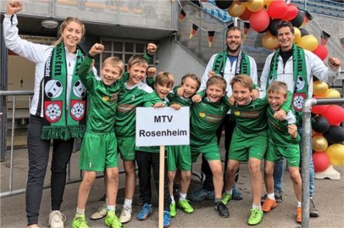 Das Rosenheimer Team: Maxi Ortmeier, Anton Röckl, Michael Keidel, Marinus Meyer, Alois Lorenz, Benjamin Bittl, Simon Röckl (von links); hinten Franziska Weiß, Günter Ortmeier, Christian Weiß.